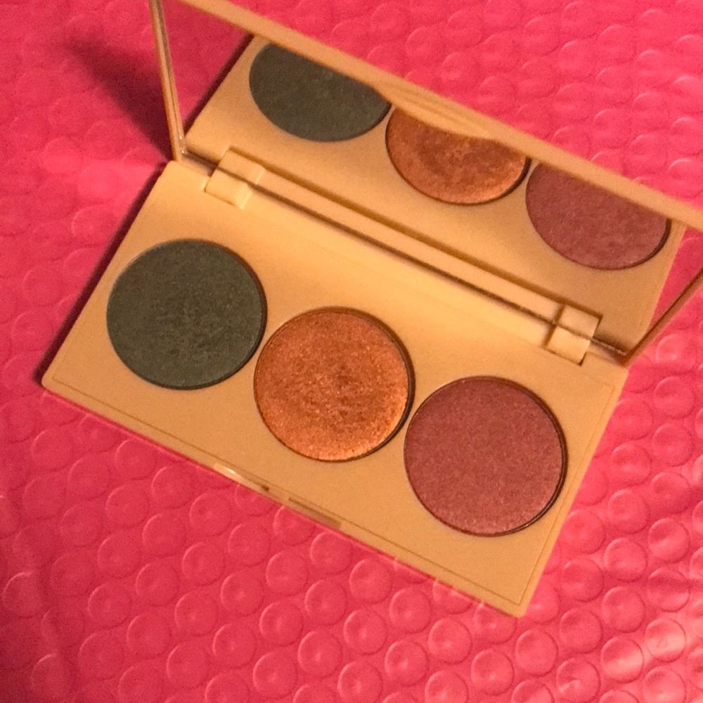 FARMASI Makeup Eyeshadow palette 🎨 NWOT